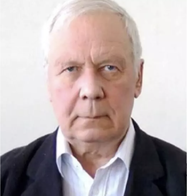 учёный Валерий Звегинцев