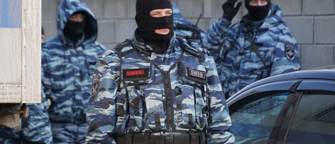 Бойцы сводной группы ФСБ и полиции в Крыму. Фото: Антон Наумлюк
