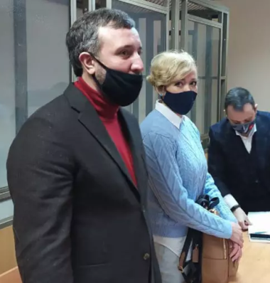 Анастасия Шевченко с адвокатами в суде. Фото: Глеб Голод для «МБХ медиа»