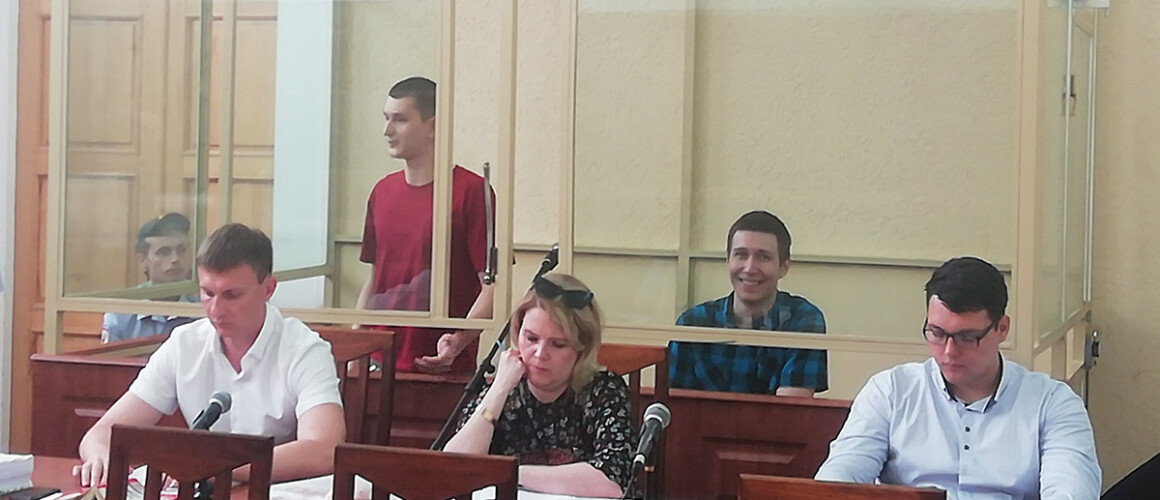  Ян Сидоров и Влад Мордасов (слева направо) в Ростовском областном суде, 18 июня 2019 года. Фото: Глеб Голод / МБХ медиа