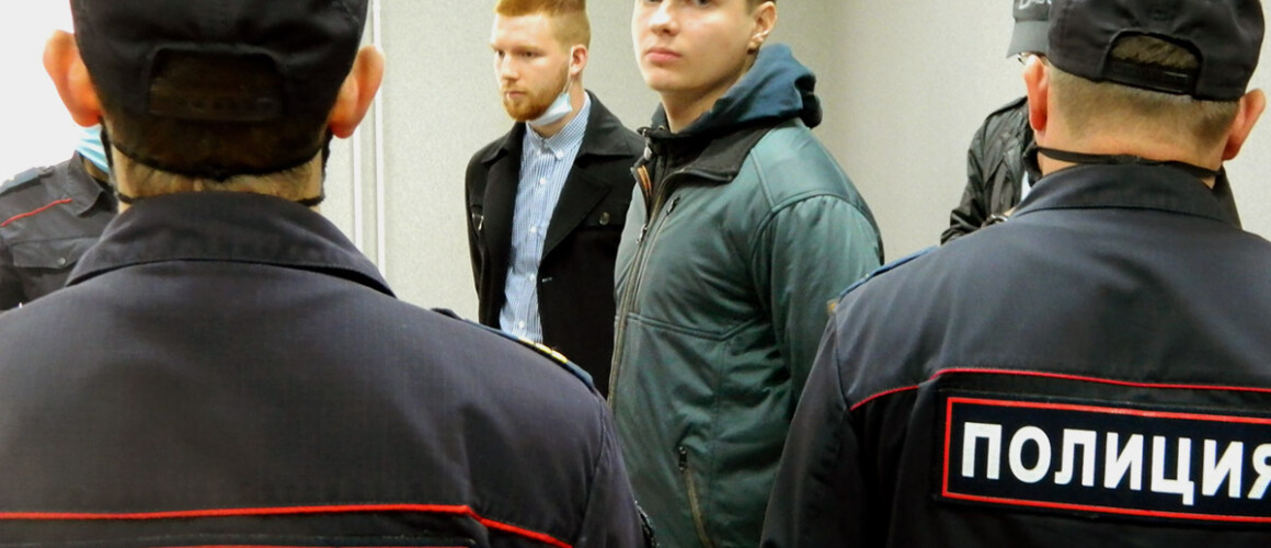 Данила Васильев и Александр Шабарчин слушают приговор. Фото: Михаил Лобанов / «МБХ медиа»