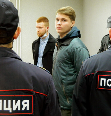 Данила Васильев и Александр Шабарчин слушают приговор. Фото: Михаил Лобанов / «МБХ медиа»
