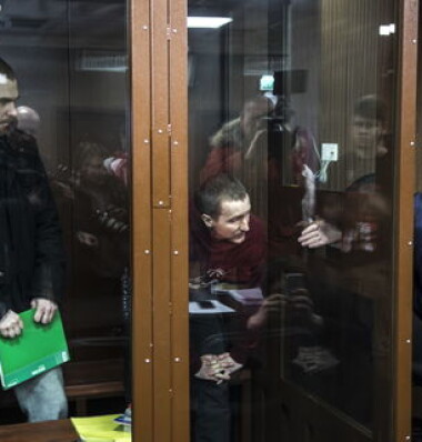 Максим Мартинцов и Егор Лесных. Фото: Влад Докшин / «Новая газета»
