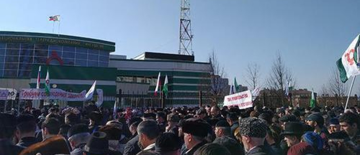 Участники митинга в Магасе. 26 марта 2019 года. Фото Умара Йовлоя для 