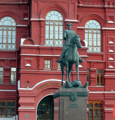 Пямятник маршалу Жукову на Манежной площади