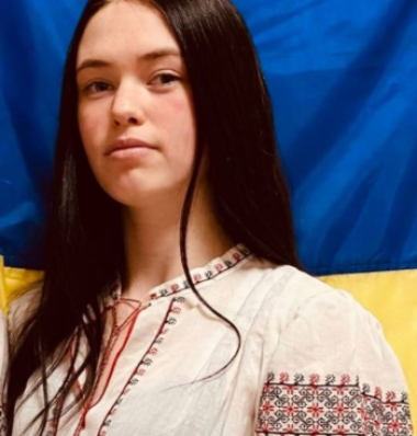 Яна Суворова