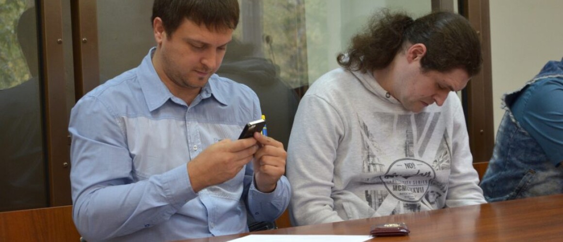 Павел Ребровский (справа) и его адвокат. Фото: Sota. Vision