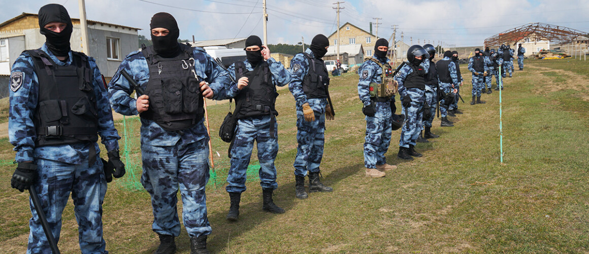 Операция по обыску в домах активистов крымских татар. Фото предоставлено Лутфие Зудиевой