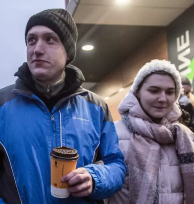 Осужденный по «Дадинской статье» Константин Котов вышел из колонии в Покрове. Фото: Юрий Белят / «МБХ медиа»