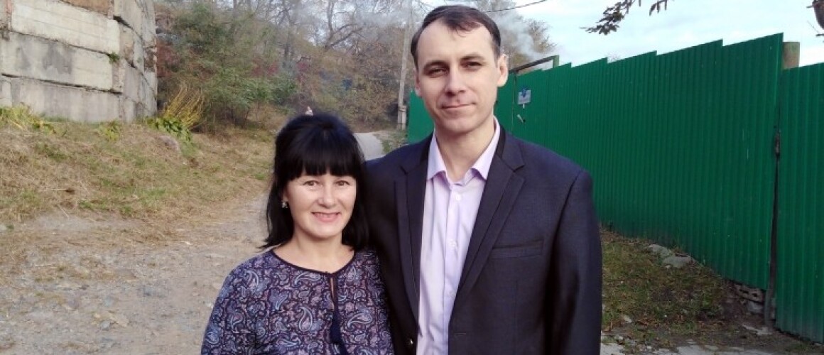 Дмитрий Бармакин с женой сразу после освобождения из СИЗО. Фото: Свидетели Иеговы в России