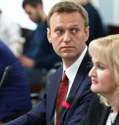 Алексей Навальный и адвокат Ольга Михайлова в Верховном суде РФ, 25 апреля 2018 года. Фото: Сергей Савостьянов / ТАСС / Scanpix / LETA